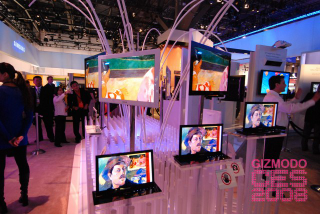 Illustration for article titled Samsung's 31-Inch OLED Is Biggest, Thinnest Yet